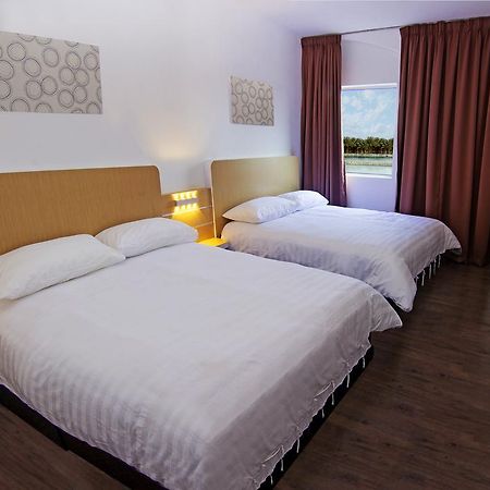 Thanks Hotel Parit Buntar Exteriör bild