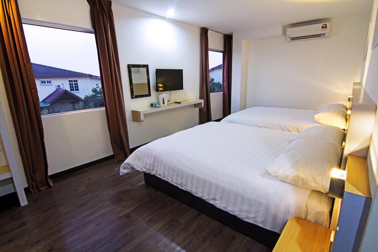 Thanks Hotel Parit Buntar Exteriör bild