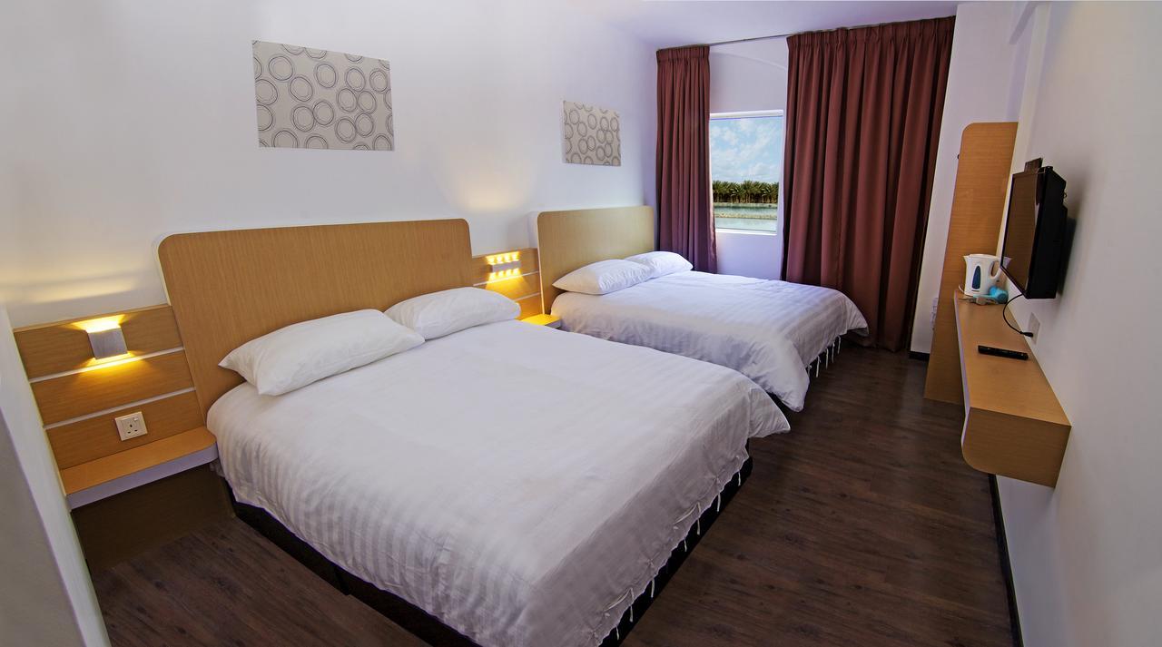Thanks Hotel Parit Buntar Exteriör bild