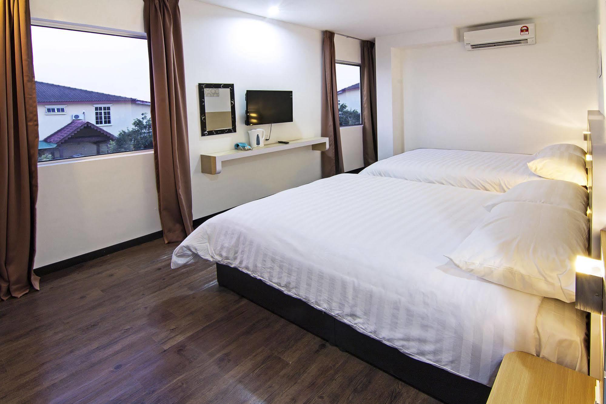 Thanks Hotel Parit Buntar Exteriör bild