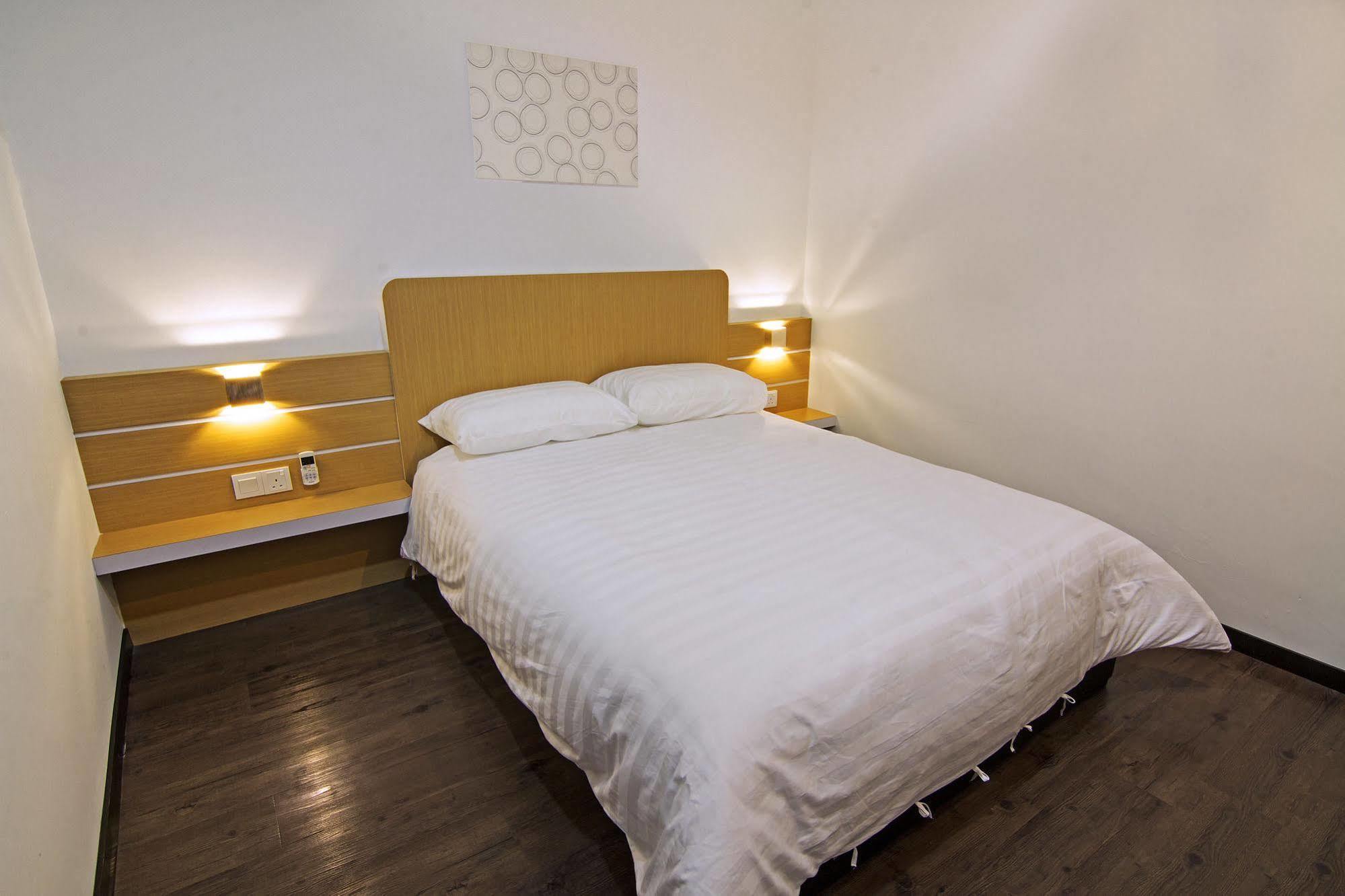 Thanks Hotel Parit Buntar Exteriör bild