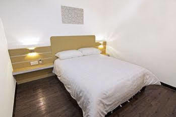 Thanks Hotel Parit Buntar Exteriör bild